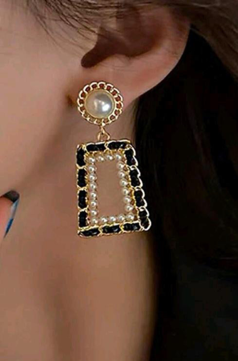 Pearl Black Rectangular Earrings